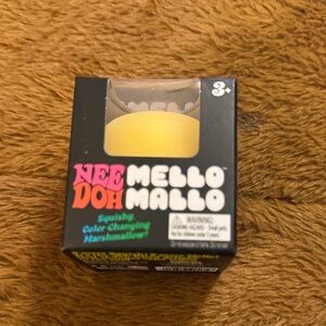 Nee Doh Mello Mallo Squishy Toy changes color yellow